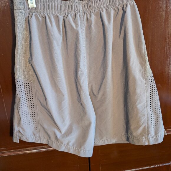 Under Armor Athletic Shorts - L - Picture 3 of 6